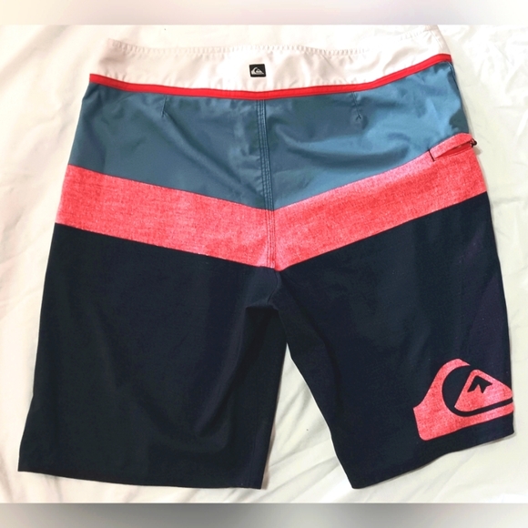 Quicksilver Board Shorts 34 Pocket and Hook & Loop Fly Surf Beach - Picture 2 of 12